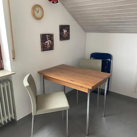 Ruhige Mit Balkon Und Bergsicht